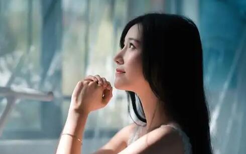 2025年向?qū)殞毴∶肿⒁馐马?2025年寶寶名字